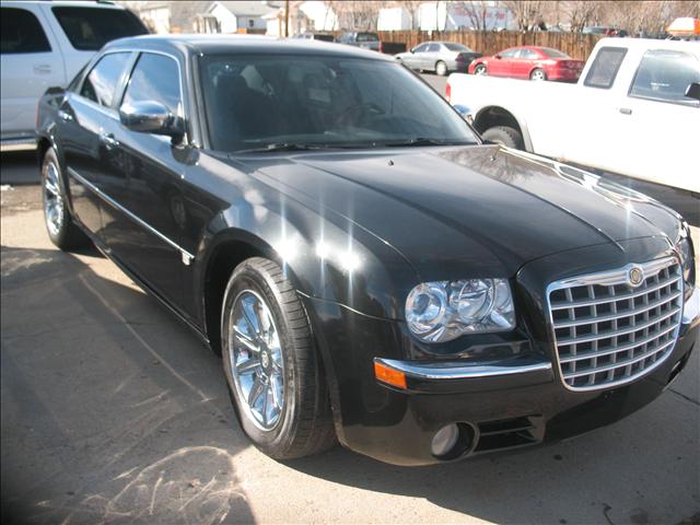 2005 Chrysler 300C Base