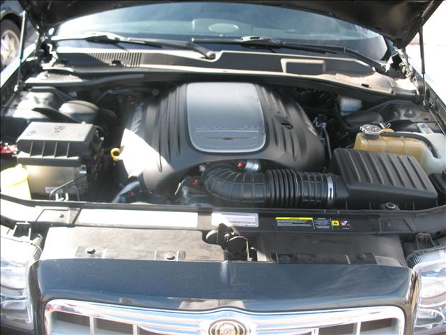 2005 Chrysler 300C Base