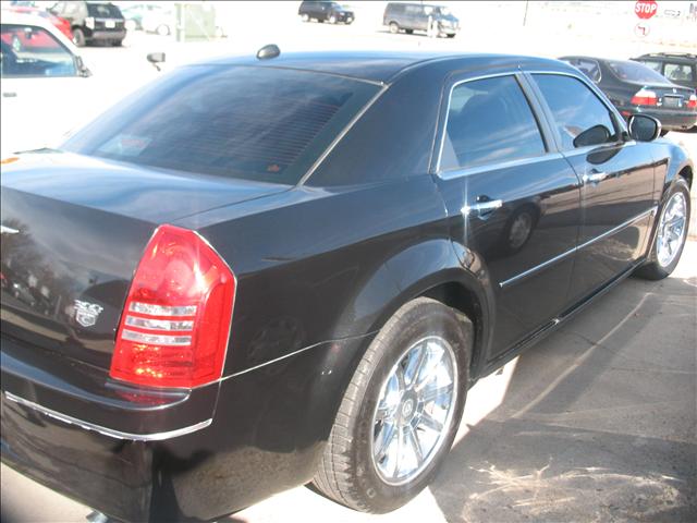 2005 Chrysler 300C Base