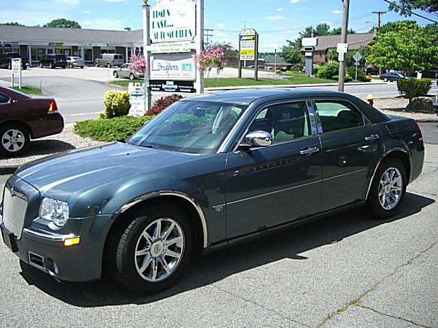 2005 Chrysler 300C Regular Cab