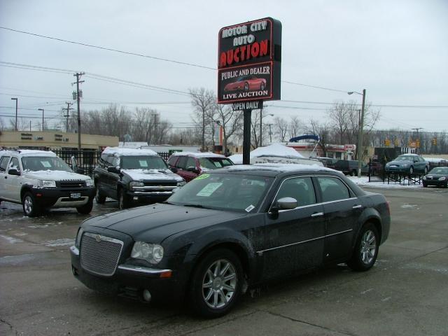 2005 Chrysler 300C Unknown