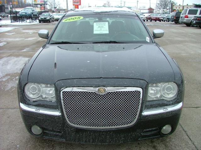 2005 Chrysler 300C Unknown