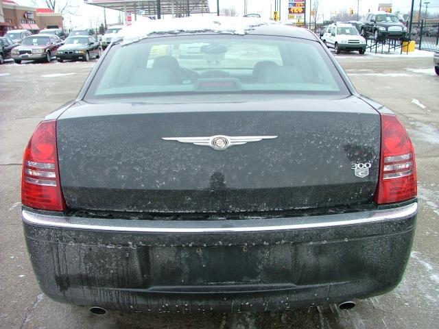 2005 Chrysler 300C Unknown