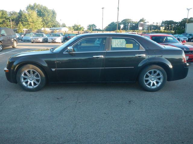 2005 Chrysler 300C Base