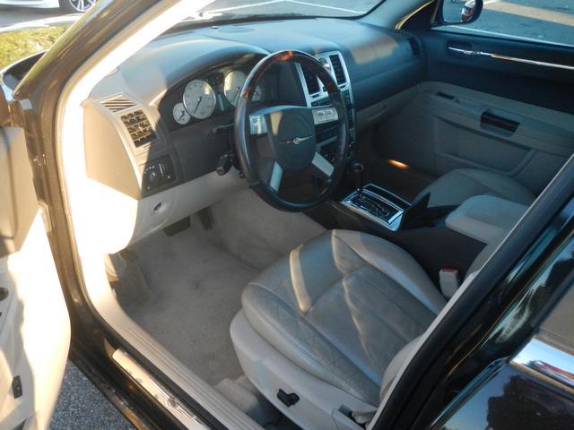 2005 Chrysler 300C Base