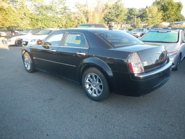 2005 Chrysler 300C Base