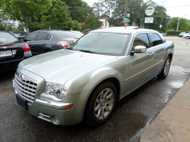 2005 Chrysler 300C Regular Cab