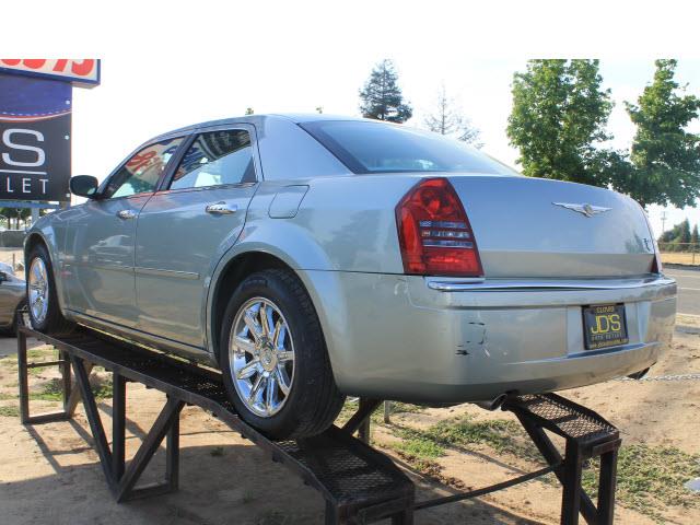 2006 Chrysler 300C Regular Cab