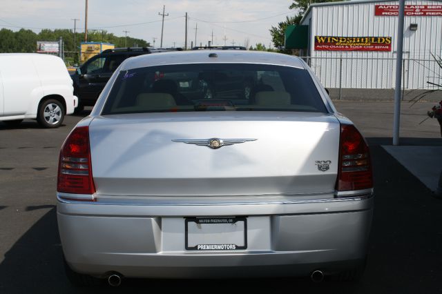 2006 Chrysler 300C Regular Cab