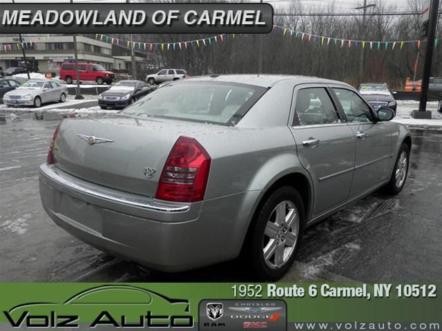 2006 Chrysler 300C Base