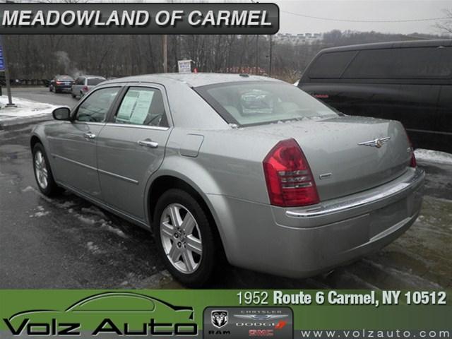 2006 Chrysler 300C Base