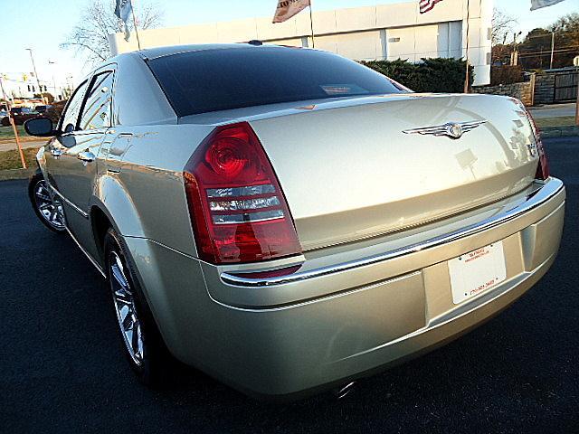 2006 Chrysler 300C Base