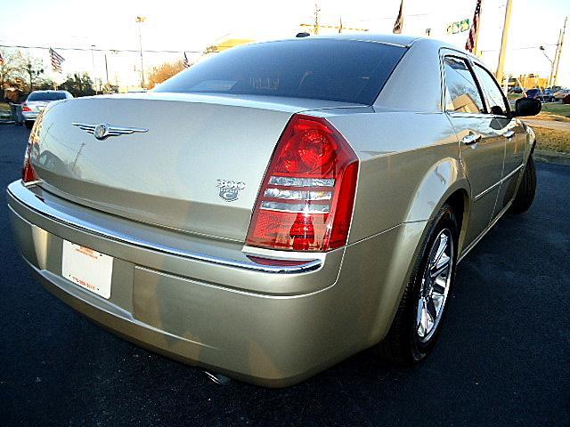 2006 Chrysler 300C Base