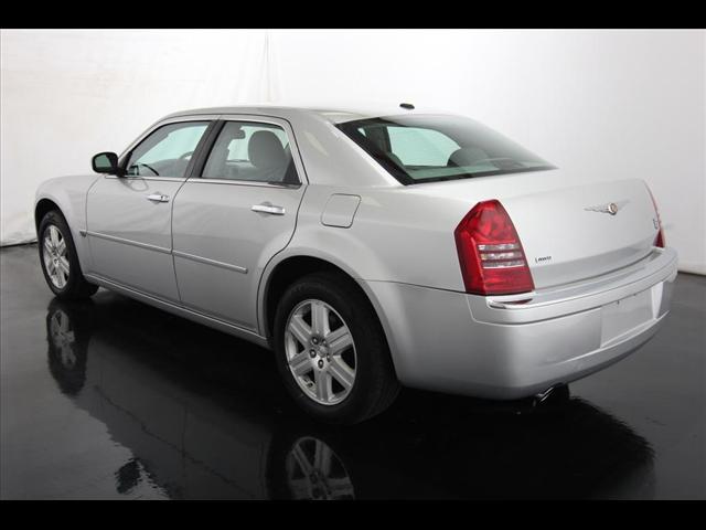 2006 Chrysler 300C Regular Cab