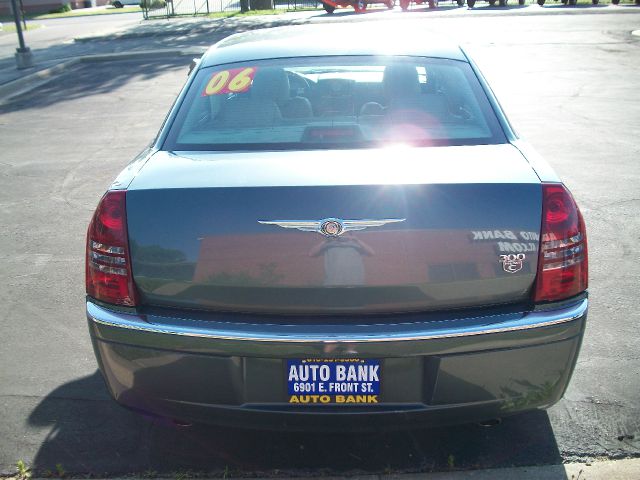 2006 Chrysler 300C Regular Cab