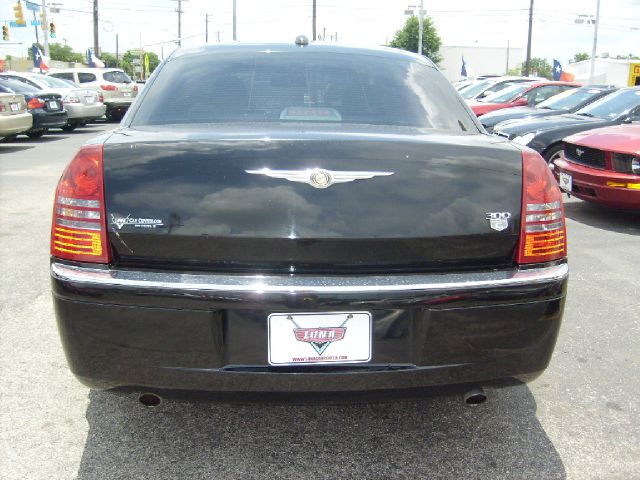 2006 Chrysler 300C Regular Cab