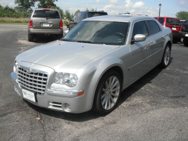 2007 Chrysler 300C Quad Cab Long Bed 2W