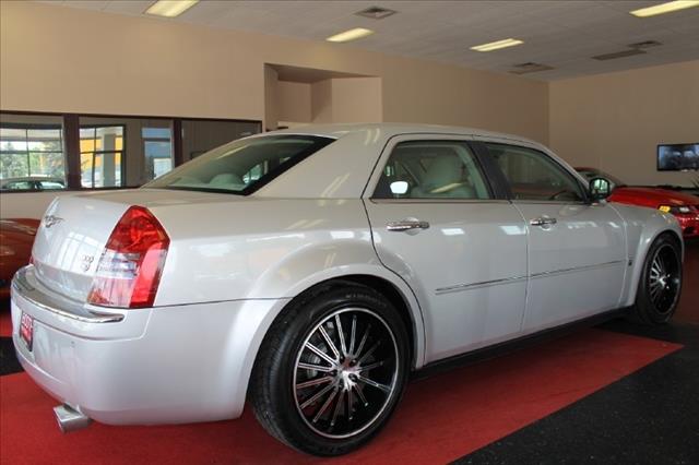 2007 Chrysler 300C 4WD Reg Cab 140.5 SLT