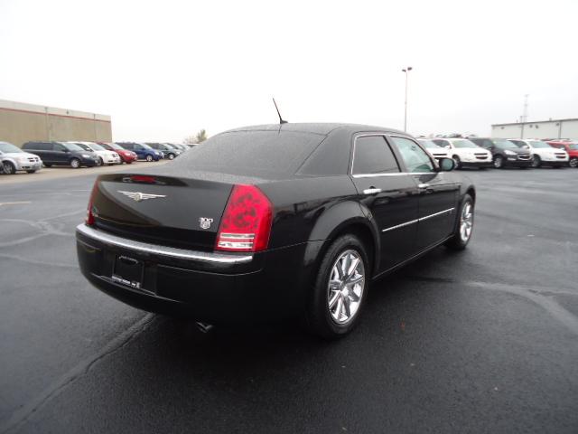 2008 Chrysler 300C 4x4 XLT