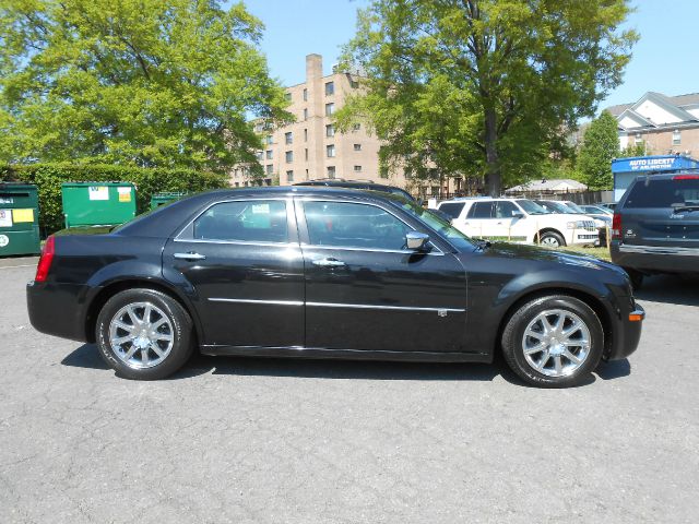 2009 Chrysler 300C SLT Luxury 4x4