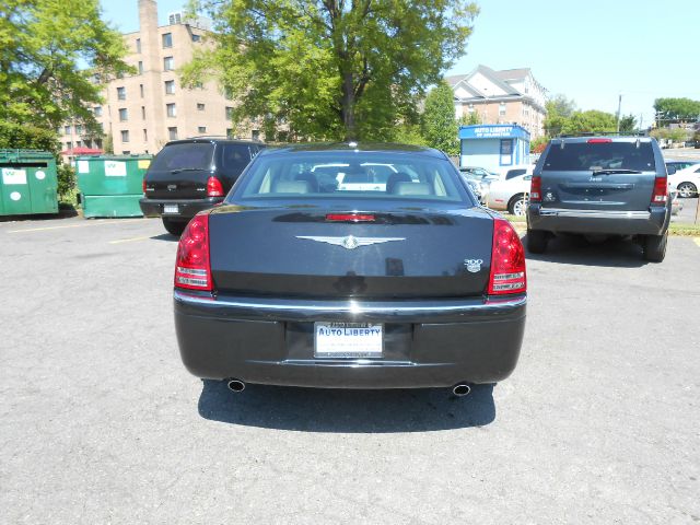 2009 Chrysler 300C SLT Luxury 4x4