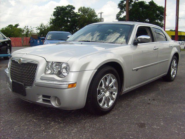 2010 Chrysler 300C SLT Luxury 4x4