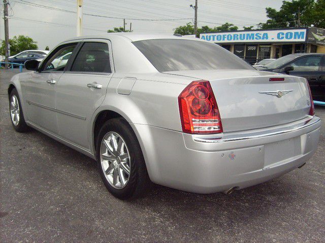 2010 Chrysler 300C SLT Luxury 4x4