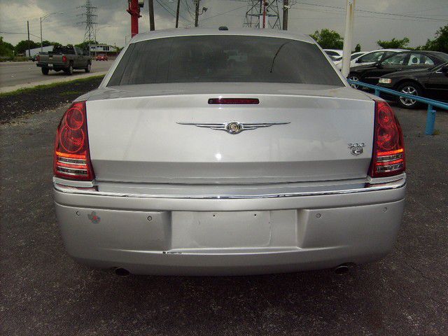 2010 Chrysler 300C SLT Luxury 4x4