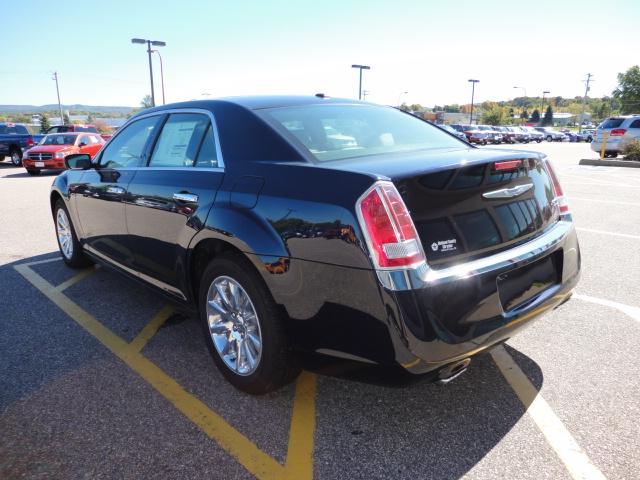 2011 Chrysler 300C Unknown