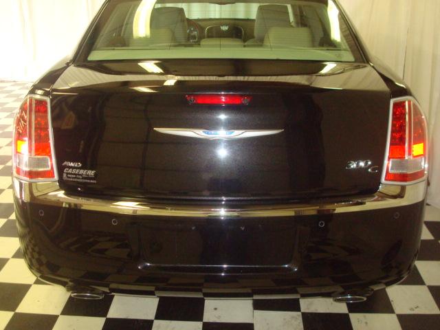 2011 Chrysler 300C Unknown