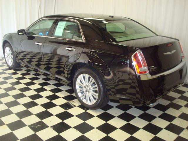 2011 Chrysler 300C Unknown