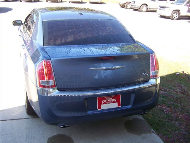 2011 Chrysler 300C Unknown