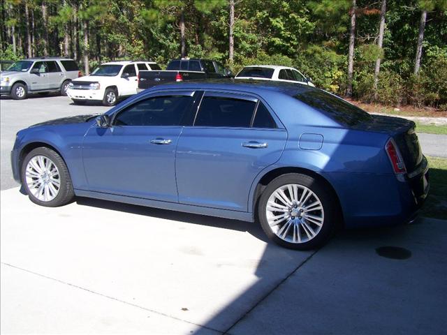 2011 Chrysler 300C Unknown