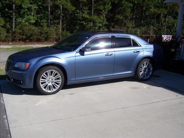 2011 Chrysler 300C Unknown