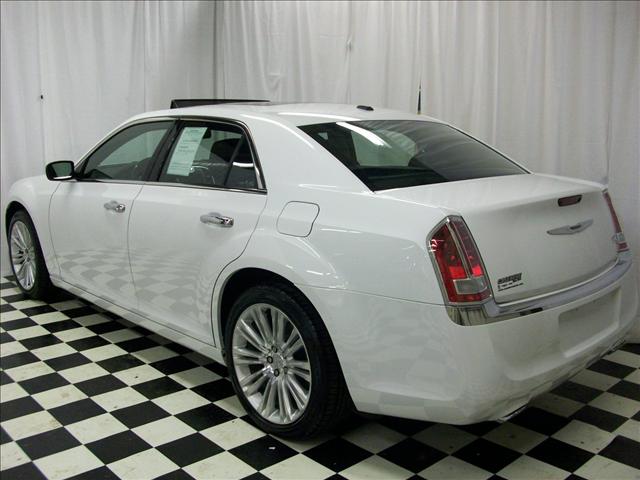 2011 Chrysler 300C Unknown