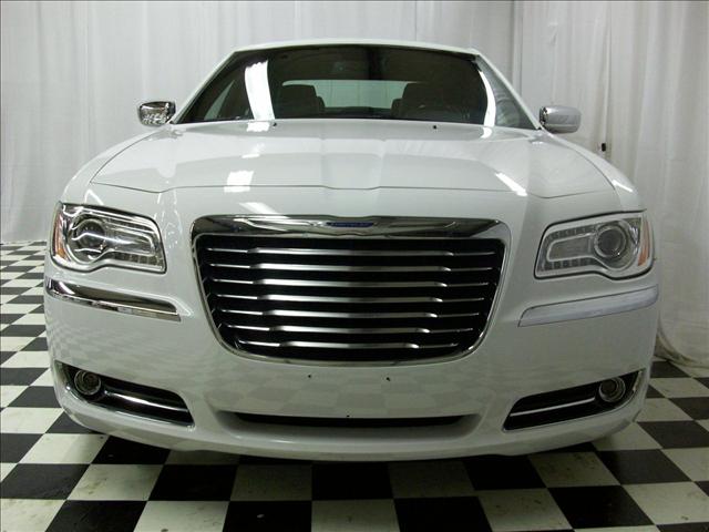 2011 Chrysler 300C Unknown