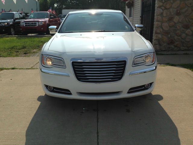 2013 Chrysler 300C Regular Cab