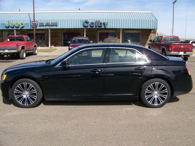 2012 Chrysler 300S LT 4X4 Extra NICE MUST SEE