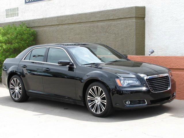 2012 Chrysler 300S LT 4X4 Extra NICE MUST SEE