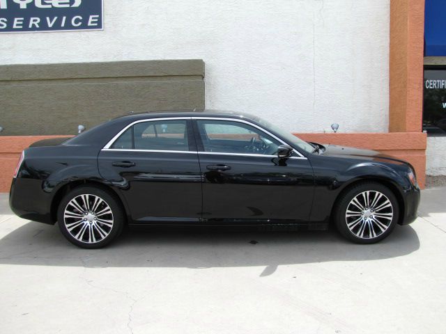 2012 Chrysler 300S LT 4X4 Extra NICE MUST SEE