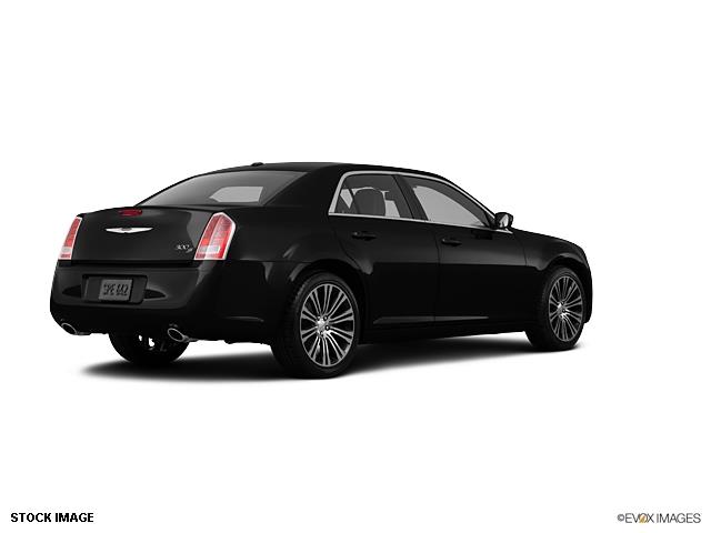 2013 Chrysler 300S Unknown