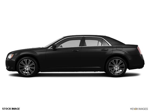 2013 Chrysler 300S Unknown