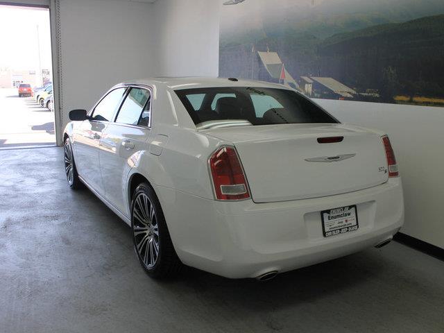 2013 Chrysler 300S 4dr Sdn Man Evolution MR