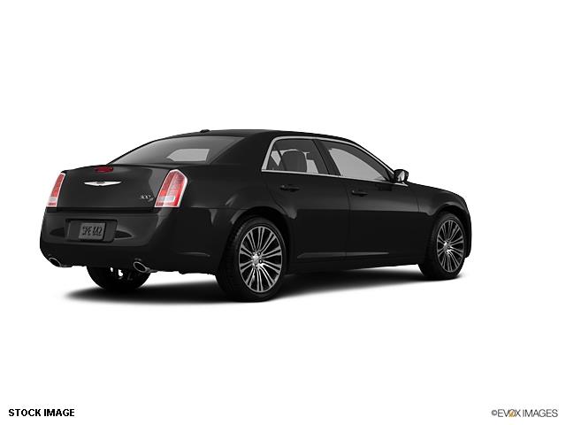 2013 Chrysler 300S Unknown