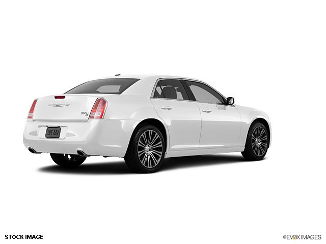 2013 Chrysler 300S Unknown