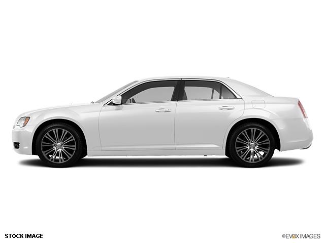 2013 Chrysler 300S Unknown