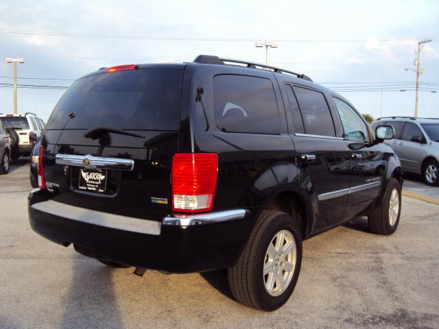 2007 Chrysler Aspen SLT 25