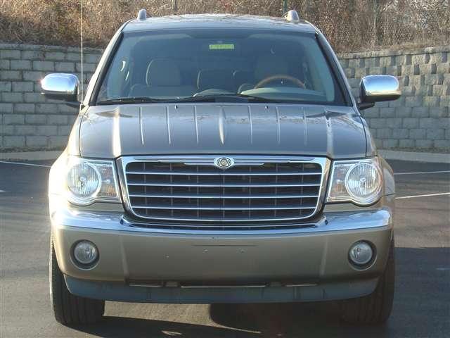 2007 Chrysler Aspen SLT 25