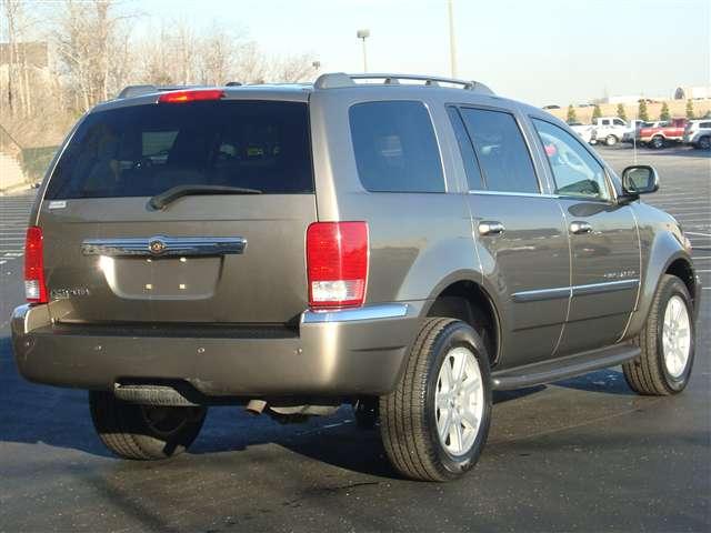 2007 Chrysler Aspen SLT 25