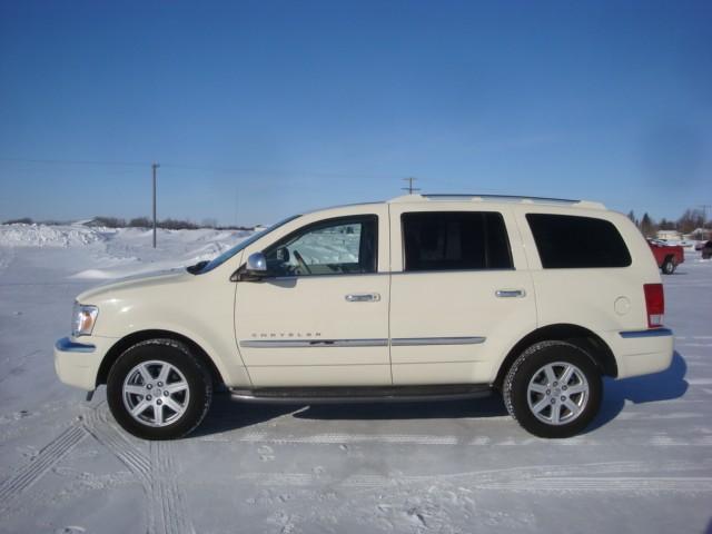 2007 Chrysler Aspen SLT 25